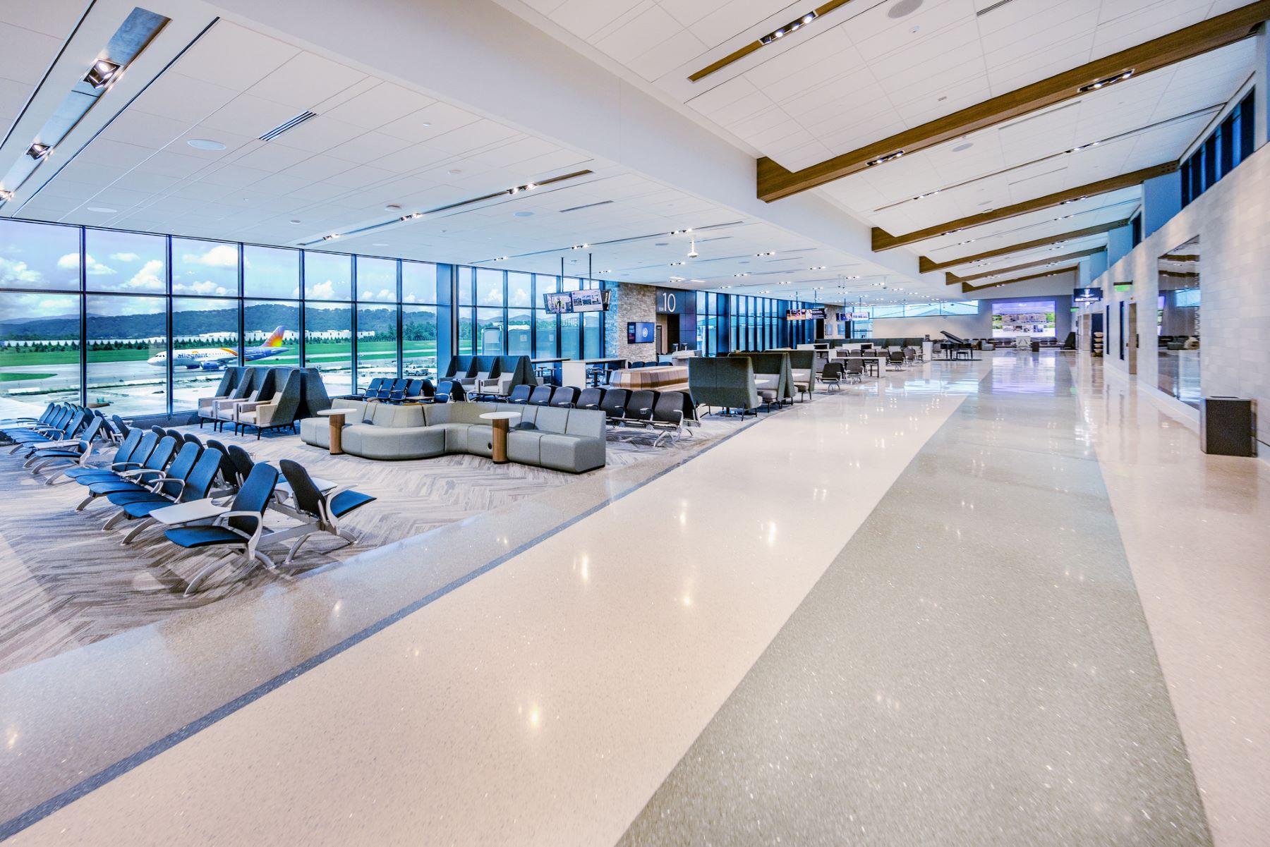 holdroom seating area at asheville regional airport