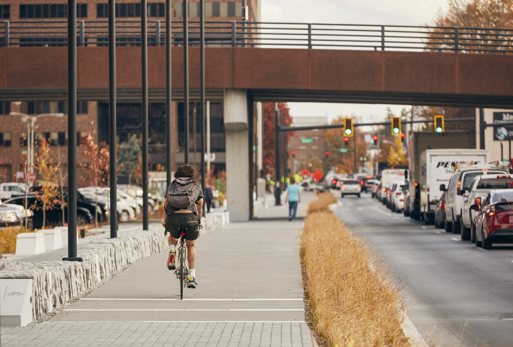 A biker on the Town Branch Comms bike lanes alongside traffic.