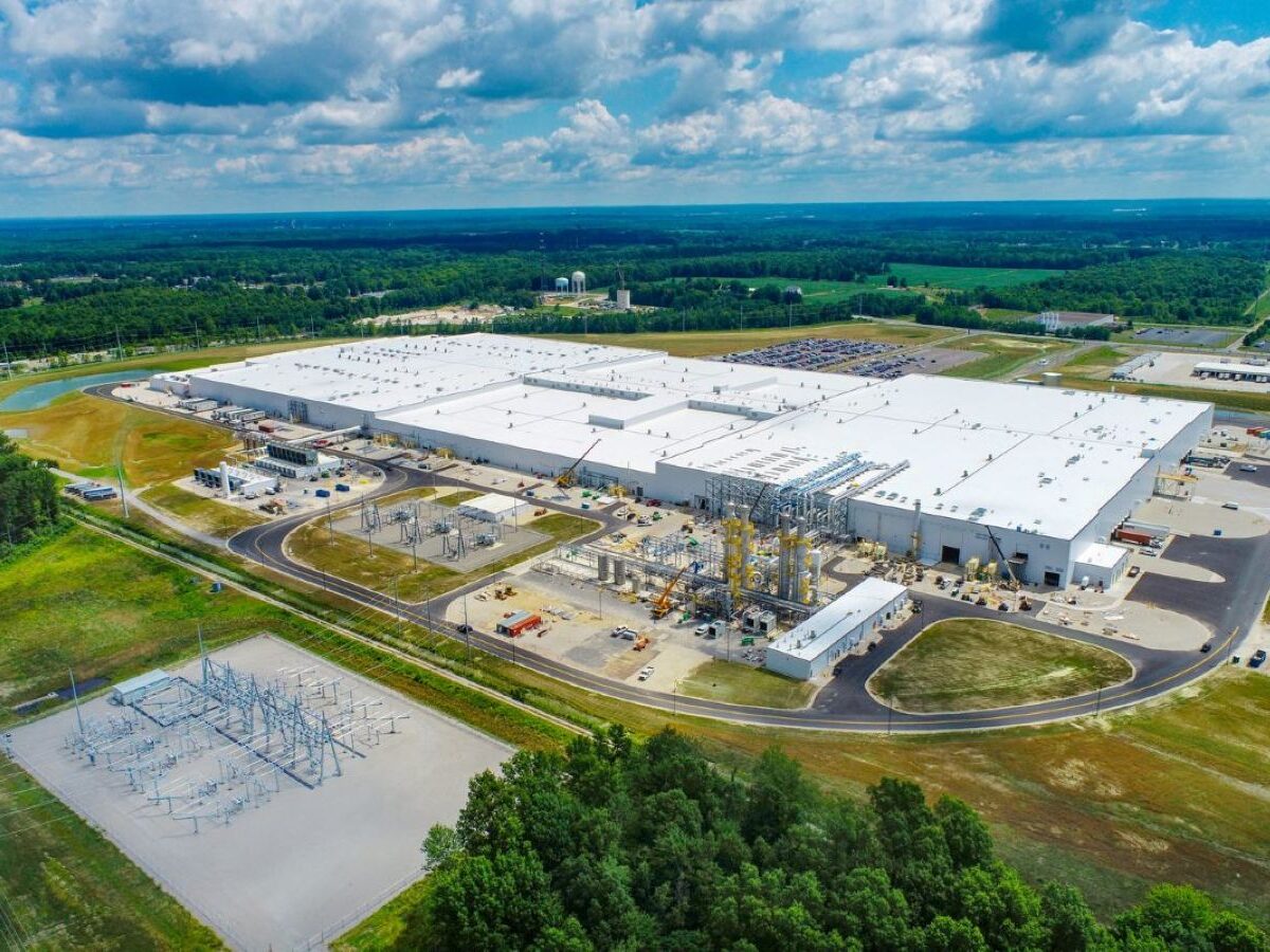 Battery Makers Pivot from EV to Grid Storage, Defense & AI as Demand Landscape Changes